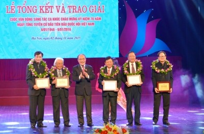 Remise des prix du concours de composition sur l’Assemblée nationale - ảnh 1