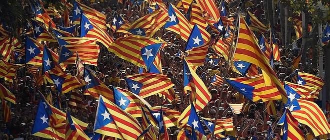 Catalogne: le Parlement régional vote pour la rupture avec l'Espagne  - ảnh 1