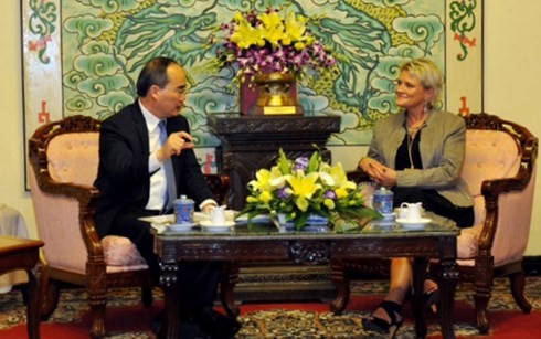 Nguyen Thien Nhan reçoit la secrétaire générale de l’Organisation d’Europe du Nord - ảnh 1