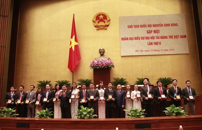 Nguyen Sinh Hung félicite les délégués au Congrès des jeunes talents 2015 - ảnh 1