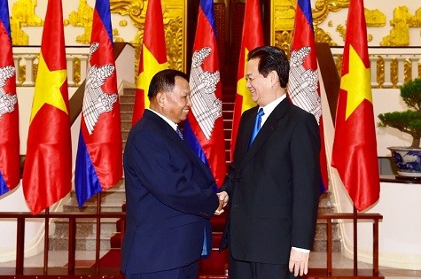 Le président du Sénat cambodgien reçu par Nguyen Tan Dung - ảnh 1