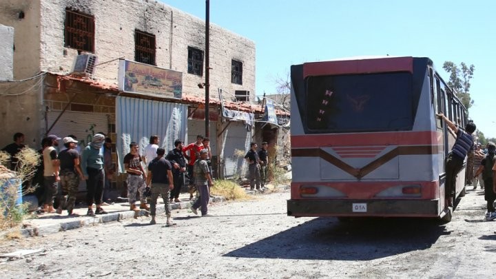 Syrie: 4.000 civils et combattants de l’EI bientôt évacués du sud de Damas - ảnh 1