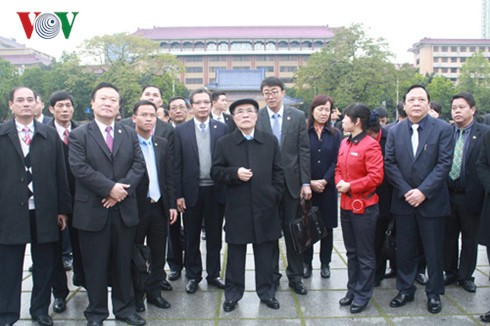 Le président de l’AN Nguyên Sinh Hùng en visite dans le Guangdong - ảnh 2
