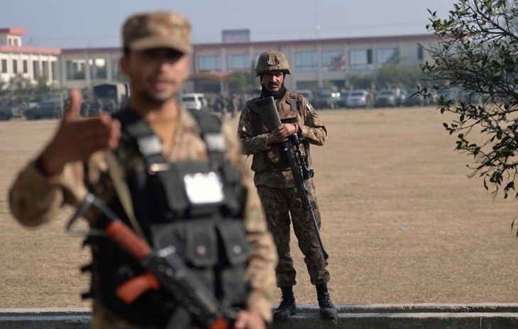 Le Pakistan sous le choc après une attaque meurtrière dans une université - ảnh 1