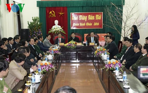 Truong Tan Sang rend hommage à des anciens secrétaires généraux du PCV  - ảnh 1