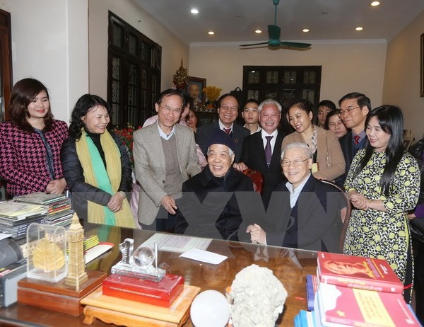 Nguyễn Phú Trọng présente ses voeux de longévité à son prédécesseur Dô Muoi - ảnh 1