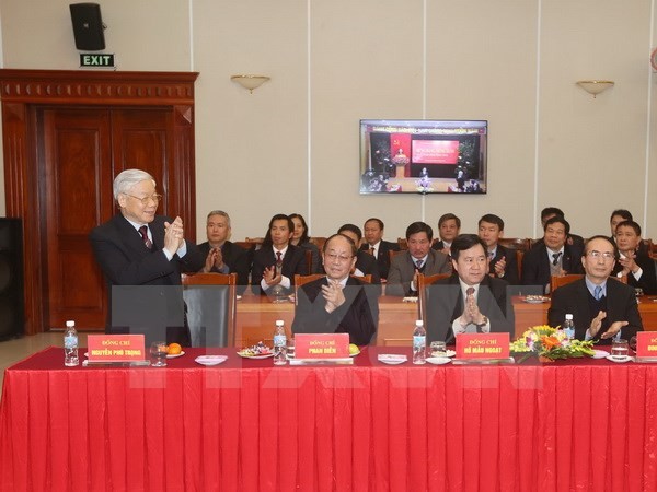 Nguyen Phu Trong rencontre le personnel du bureau du Comité central du parti - ảnh 1