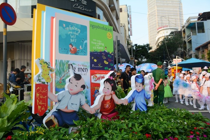 Inauguration du chemin aux livres du Tet à Ho Chi Minh-ville - ảnh 1
