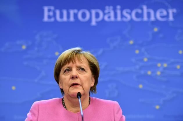 Crise migratoire : pour Merkel, l’UE ne peut pas laisser la Grèce plonger dans le chaos - ảnh 1