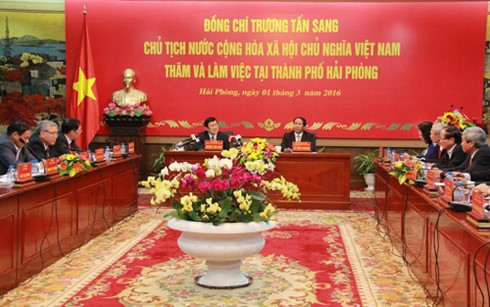 Le président Truong Tân Sang à Hai Phong pour parler du développement des zones industrielles - ảnh 1