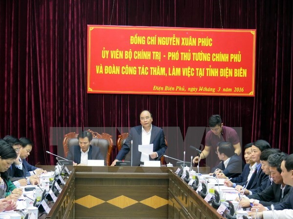 14èmes législatives: Nguyen Xuan Phuc inspecte les préparatifs à Dien Bien - ảnh 1
