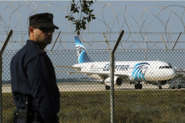 Un avion de la compagnie Egypt Air détourné vers Chypre - ảnh 1