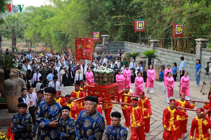 Célébration solennelle du culte des rois Hùng - ảnh 8