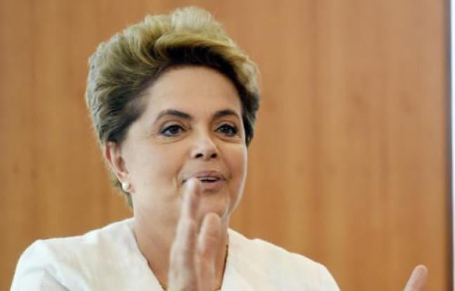 Brésil: les députés ouvrent leur séance sur la destitution de Dilma Rousseff - ảnh 1