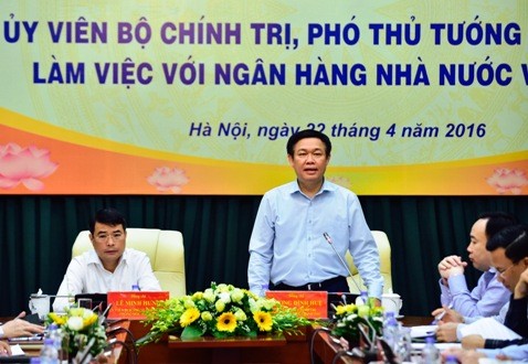 Vuong Dinh Hue travaille avec la banque d’Etat - ảnh 1