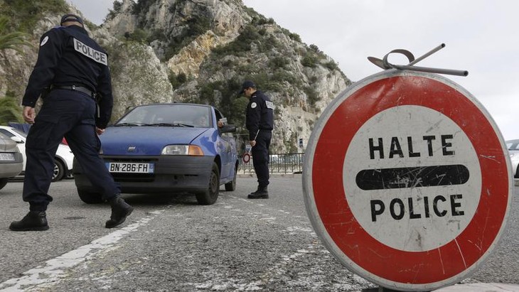 Six pays européens souhaitent prolonger les contrôles frontaliers - ảnh 1
