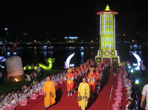 Festival de Hue : Première fête des lanternes bouddhiques de Quang Chieu - ảnh 1