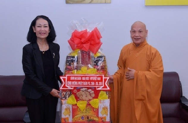 Truong Thi Mai adresse ses voeux aux bouddhistes  - ảnh 1