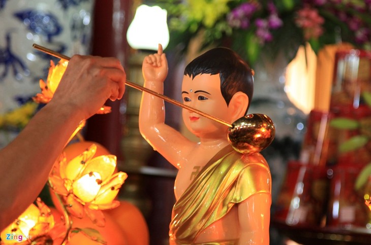 Le président de la République assiste à l’anniversaire de Bouddha - ảnh 3