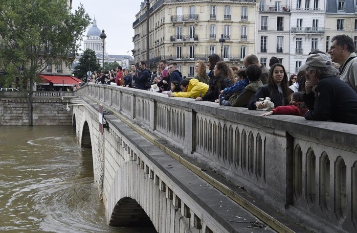  Inondations : alerte rouge levée en Normandie, décrue confirmée à Paris - ảnh 1