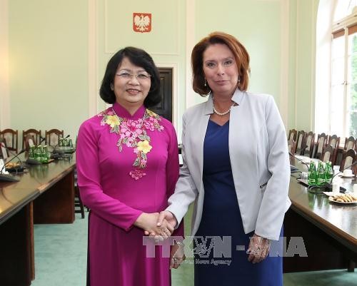 Activités de la vice-présidente vietnamienne en Pologne - ảnh 1