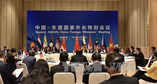 L’ASEAN et la Chine s’engagent à maintenir la paix en mer Orientale - ảnh 1