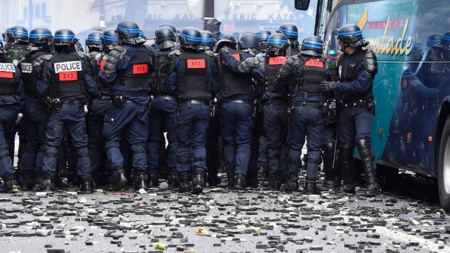 France : l'exécutif menace d'interdire les manifestations - ảnh 1