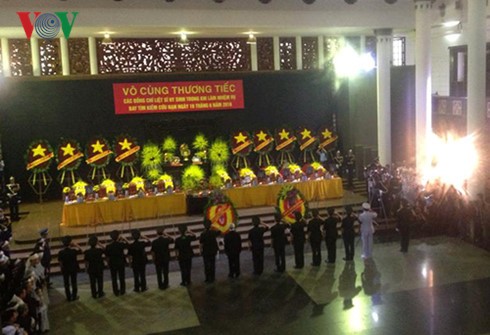 Funérailles officielles des 9 membres d’équipage du CASA-212 - ảnh 1