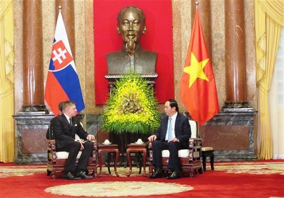 Robert Fico rencontre les plus hauts dirigeants vietnamiens - ảnh 2