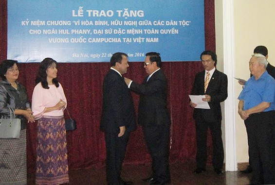 L'ambassadeur cambodgien Hul Phany à l'honneur  - ảnh 1