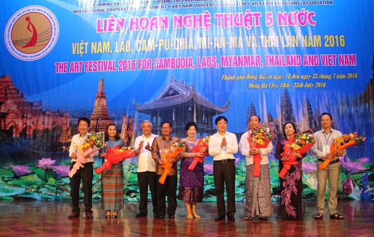 Clôture du festival artistique Vietnam-Laos-Cambodge-Myanmar-Thaïlande - ảnh 1