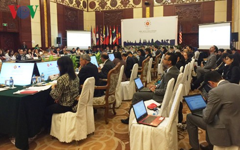 L’ASEAN intensifie la coopération économique avec les Etats-Unis et la Chine  - ảnh 1
