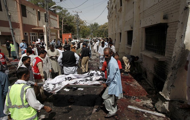 Soixante-dix morts dans un attentat des talibans au Pakistan - ảnh 1