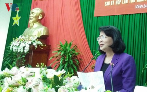 La vice-présidente Dang Thi Ngoc Thinh rencontre les électeurs de Vinh Long - ảnh 1