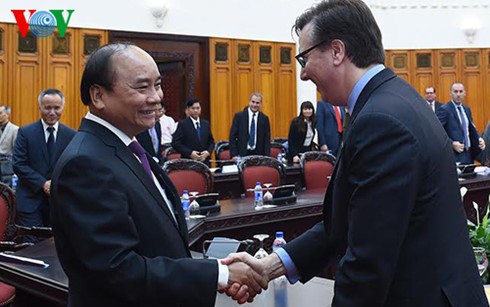 Une délégation du Conseil d’affaires Etats-Unis-ASEAN reçue par Nguyen Xuan Phuc - ảnh 1
