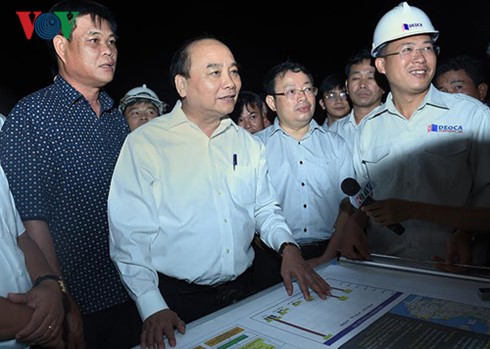 Nguyen Xuan Phuc au chantier du tunnel Deo Ca - ảnh 1