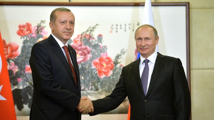 Poutine et Erdogan prônent des mesures pour 