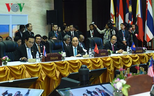 Nguyen Xuan Phuc aux sommets de l’ASEAN et de l’Asie de l’Est - ảnh 2
