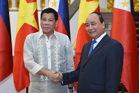 Le président philippin rencontre le PM Nguyen Xuan Phuc  - ảnh 1