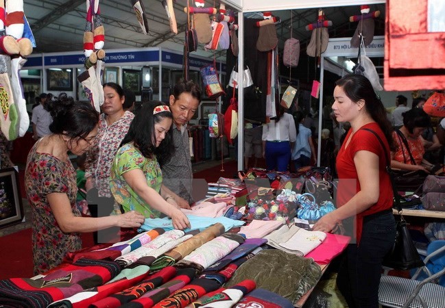 Clôture du festival touristique des villages d'artisanat traditionnel de Hanoi - ảnh 1