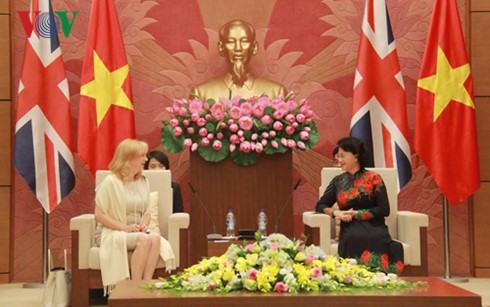 Le Royaume-Uni aide le Vietnam dans la formation des cadres des organes de l’Assemblée nationale - ảnh 1