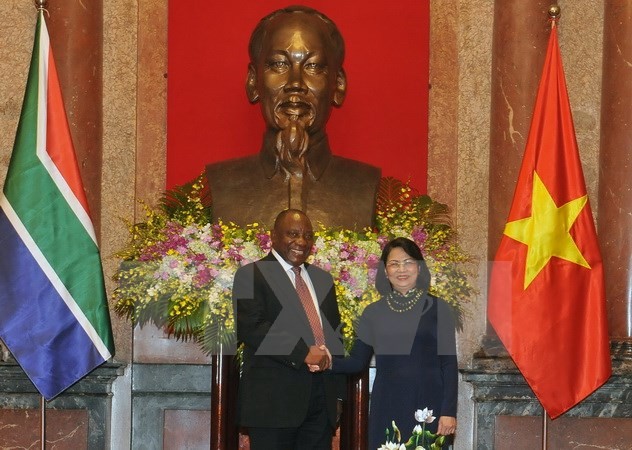 Dang Thi Ngoc Thinh reçoit le vice-président de l’Afrique du Sud - ảnh 1