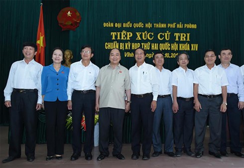 Nguyen Xuan Phuc rencontre l’électorat de Haiphong - ảnh 1