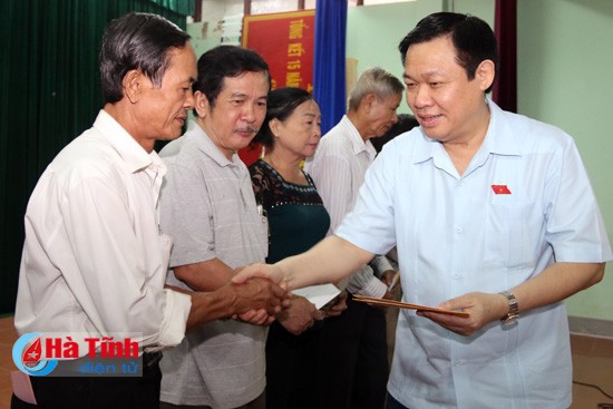 Vuong Dinh Hue rencontre son électorat à Ha Tinh - ảnh 1