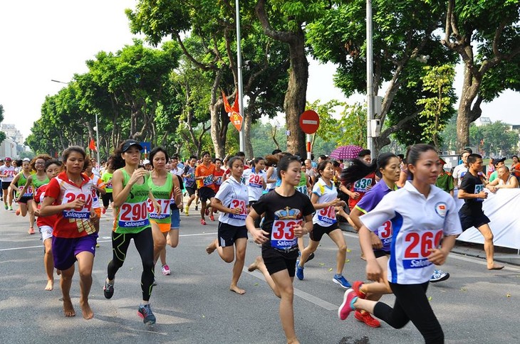 43ème course pour la paix du journal Ha Noi Moi 2016 - ảnh 1