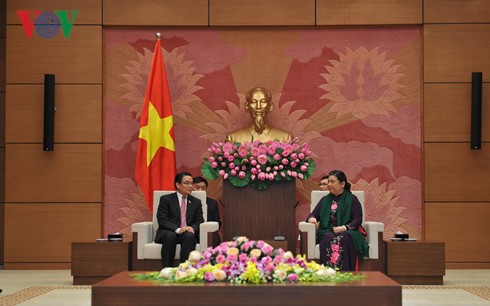 Une délégation de l'Asociation d'amitié Laos-Vietnam reçue par Tong Thi Phong  - ảnh 1
