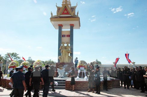 Rencontre à l’occasion du 38ème anniversaire de la victoire contre les Khmers rouges - ảnh 1