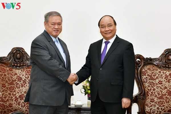 Nguyen Xuan Phuc rencontre le ministre brunéin des AE et du commerce - ảnh 1