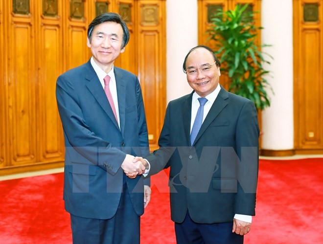Nguyên Xuân Phuc reçoit le ministre sud-coréen des Affaires étrangères  - ảnh 1