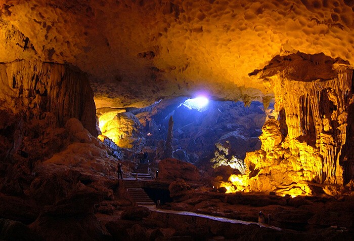 Il y a-t-il beaucoup de grottes qui se visitent au Vietnam? - ảnh 1